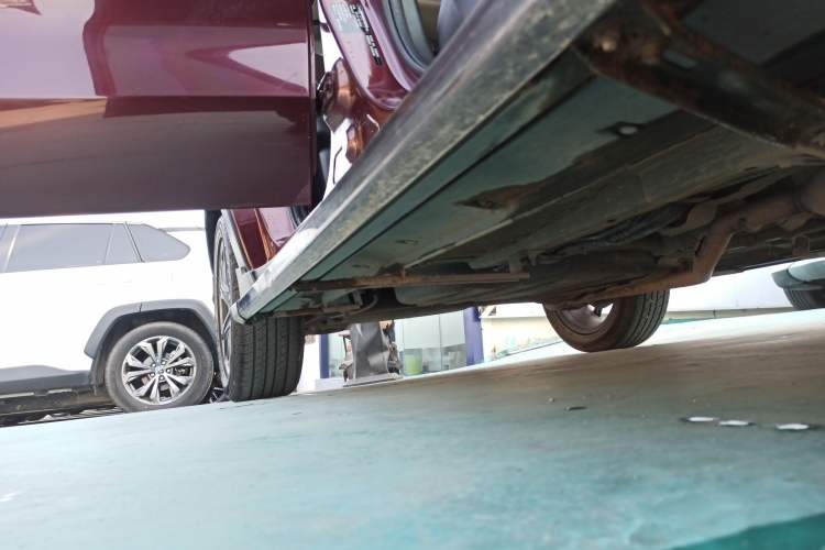 Used Dongfeng Fengon 580 2018 1.5T CVT Smart Connectivity Version Right Side Sill