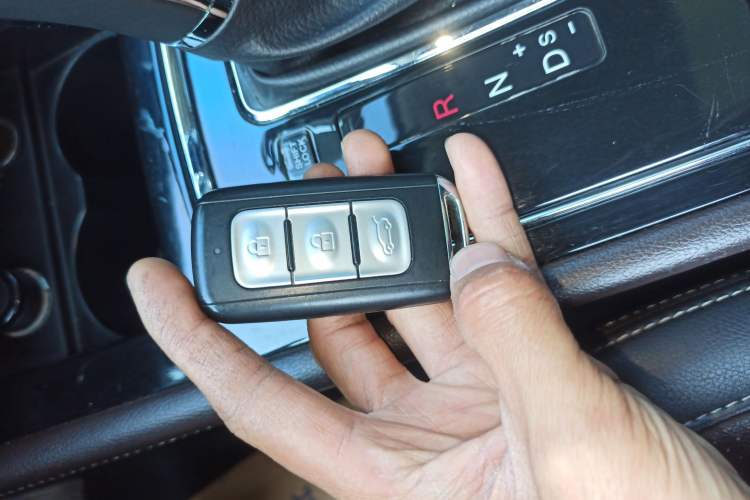 Used Dongfeng Fengon 580 2018 1.5T CVT Smart Connectivity Version Vehicle Key