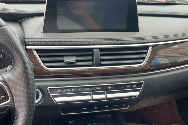 Used Dongfeng Fengon 580 2018 Revised Version 1.5T CVT Luxury Edition Audio And AC Panel