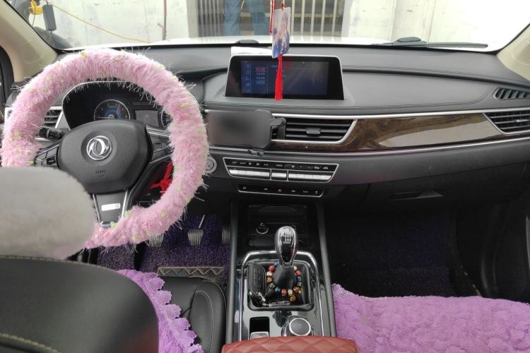 Used Dongfeng Fengon 580 2018 1.5T Manual Luxury Model Center Console