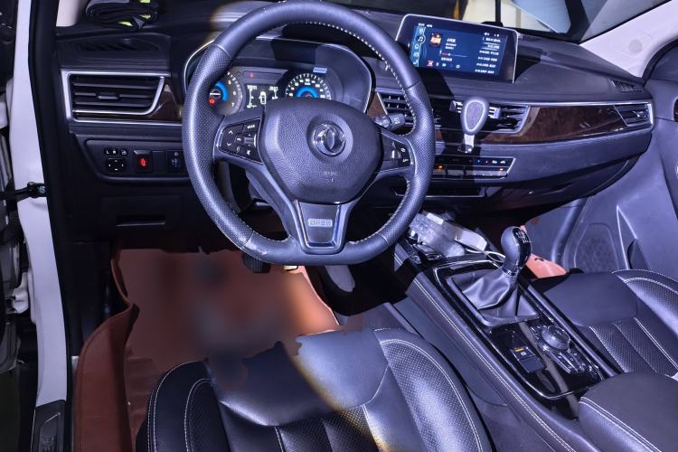 Used Dongfeng Fengon 580 2018 1.5T Manual Luxury Model Center Console