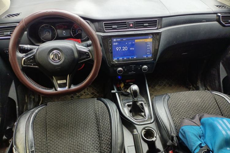 Used Dongfeng Fengon 580 2018 1.8L Manual Comfort Model Center Console