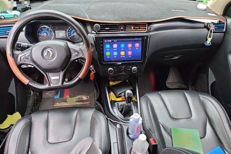 Used Dongfeng Fengon 580 2018 1.8L Manual Comfort Model Center Console