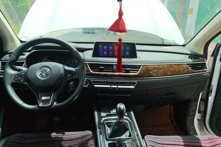 Used Dongfeng Fengon 580 2018 1.5T Manual Luxury Model Center Console