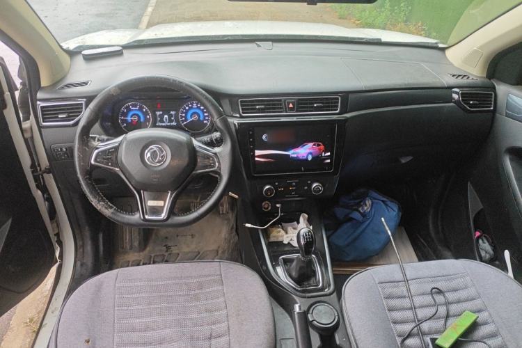 Used Dongfeng Fengon 580 2018 1.8L Manual Comfort Model Center Console