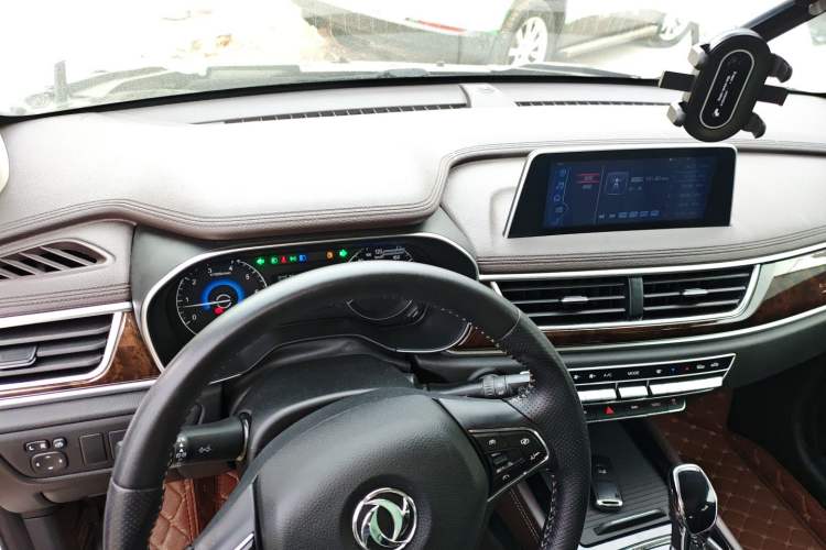 Used Dongfeng Fengon 580 2018 1.5T CVT Smart Connectivity Version Center Console