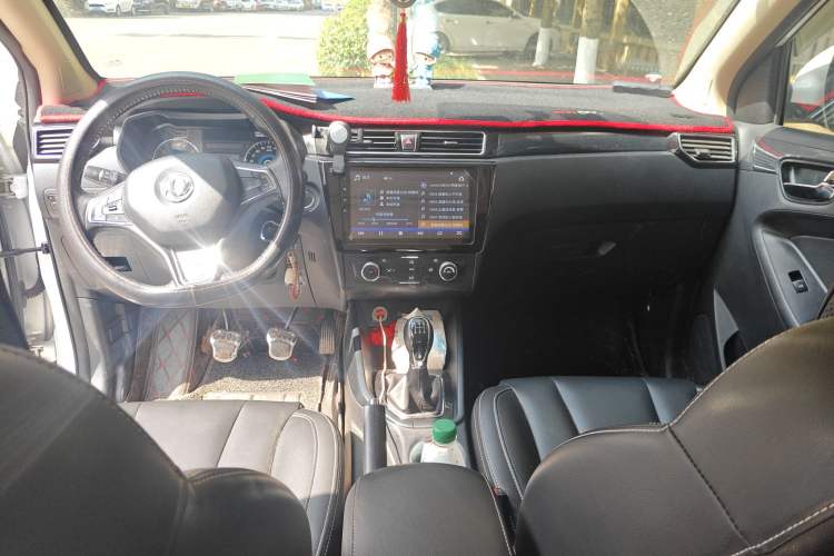 Used Dongfeng Fengon 580 2018 1.8L Manual Comfort Model Center Console