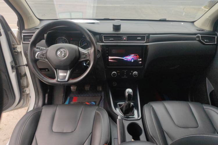 Used Dongfeng Fengon 580 2018 1.8L Manual Comfort Model Center Console