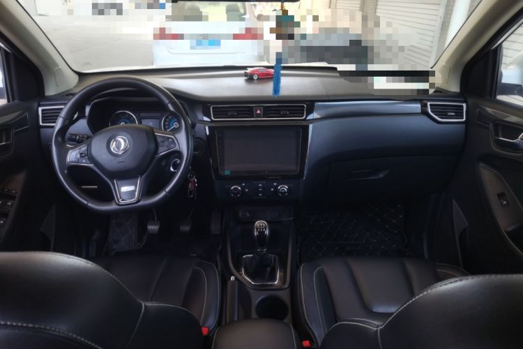 Used Dongfeng Fengon 580 2018 Revised Version 1.8L Manual Comfort Edition Center Console