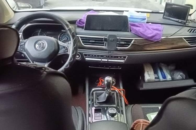 Used Dongfeng Fengon 580 2018 1.5T Manual Smart Edition Center Console