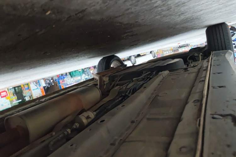 Used Dongfeng Fengon 580 2018 1.8L Manual Comfort Model Chassis Front Right