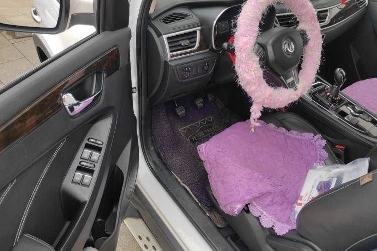Used Dongfeng Fengon 580 2018 1.5T Manual Luxury Model Driver Seat
