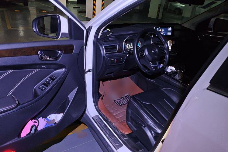 Used Dongfeng Fengon 580 2018 1.5T Manual Luxury Model Driver Seat