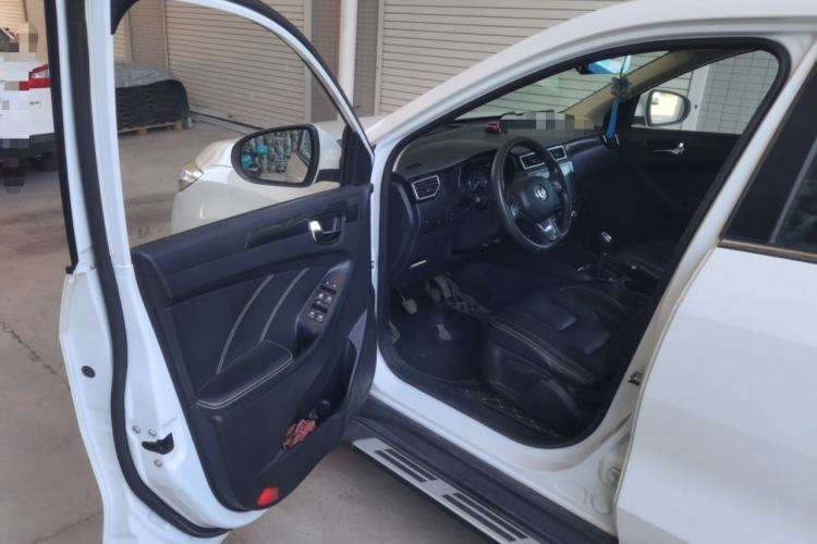 Used Dongfeng Fengon 580 2018 Revised Version 1.8L Manual Comfort Edition Driver Seat