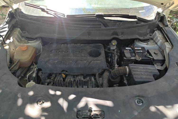 Used Dongfeng Fengon 580 2018 Revised Version 1.8L Manual Comfort Edition Engine Bay