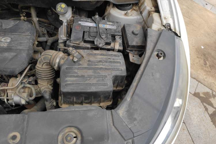 Used Dongfeng Fengon 580 2018 1.5T Manual Luxury Model Engine Bay Left