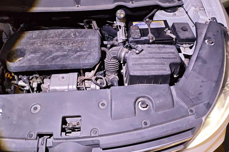Used Dongfeng Fengon 580 2018 1.5T Manual Luxury Model Engine Bay Left