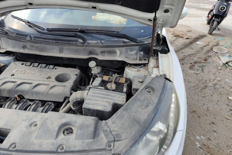 Used Dongfeng Fengon 580 2018 1.8L Manual Comfort Model Engine Bay Left