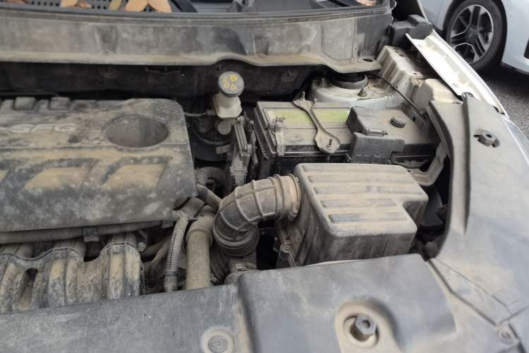 Used Dongfeng Fengon 580 2018 Revised Version 1.8L Manual Comfort Edition Engine Bay Left