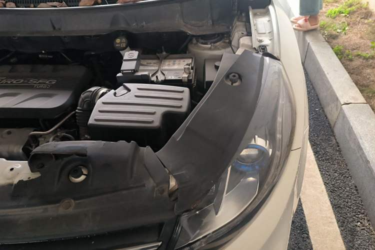 Used Dongfeng Fengon 580 2018 1.5T CVT ZhiShang Version Engine Bay Left