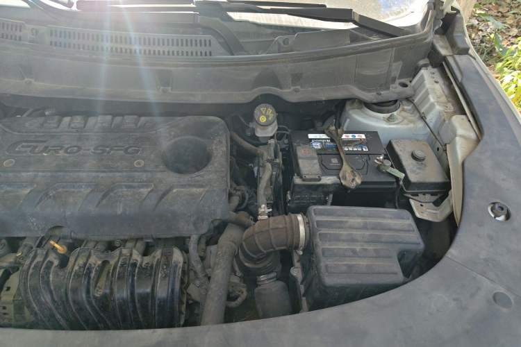 Used Dongfeng Fengon 580 2018 Revised Version 1.8L Manual Comfort Edition Engine Bay Left