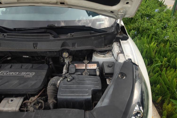 Used Dongfeng Fengon 580 2018 1.5T Manual Luxury Model Engine Bay Left