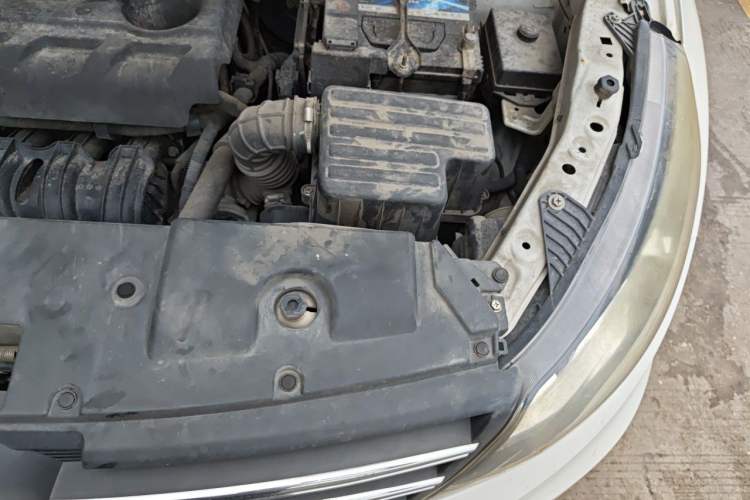 Used Dongfeng Fengon 580 2018 1.8L Manual Comfort Model Engine Bay Left