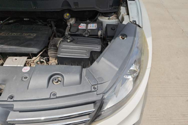 Used Dongfeng Fengon 580 2018 1.5T Manual Luxury Model Engine Bay Left