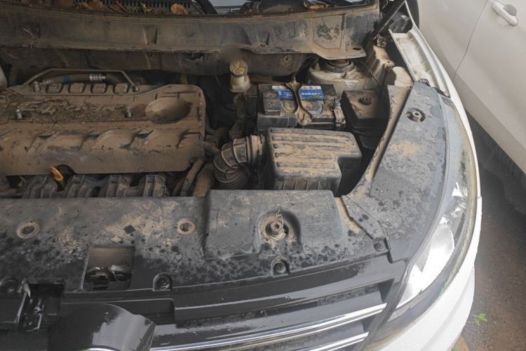 Used Dongfeng Fengon 580 2018 1.8L Manual Comfort Model Engine Bay Left