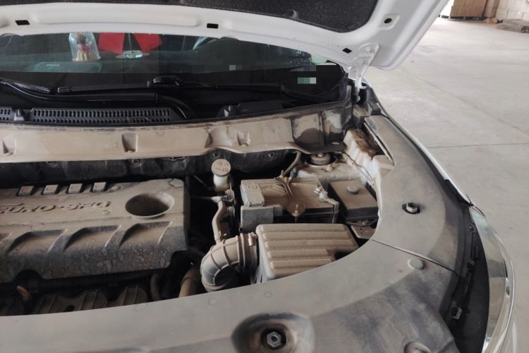 Used Dongfeng Fengon 580 2018 Revised Version 1.8L Manual Comfort Edition Engine Bay Left