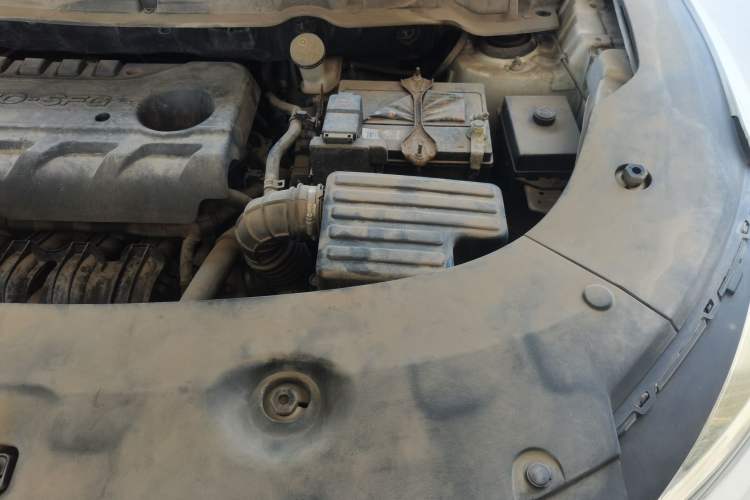 Used Dongfeng Fengon 580 2018 Revised Version 1.8L Manual Comfort Edition Engine Bay Left