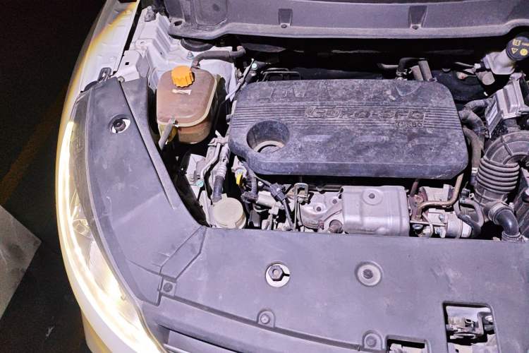 Used Dongfeng Fengon 580 2018 1.5T Manual Luxury Model Engine Bay Right
