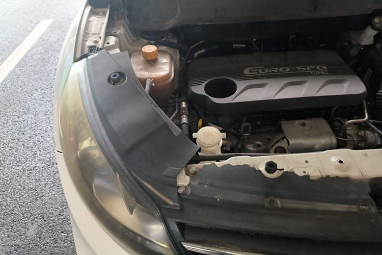 Used Dongfeng Fengon 580 2018 1.5T CVT ZhiShang Version Engine Bay Right