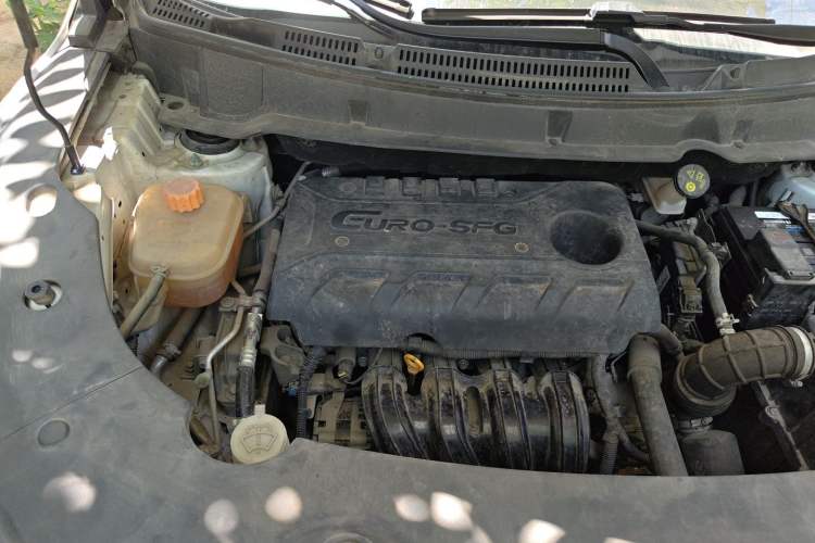 Used Dongfeng Fengon 580 2018 Revised Version 1.8L Manual Comfort Edition Engine Bay Right