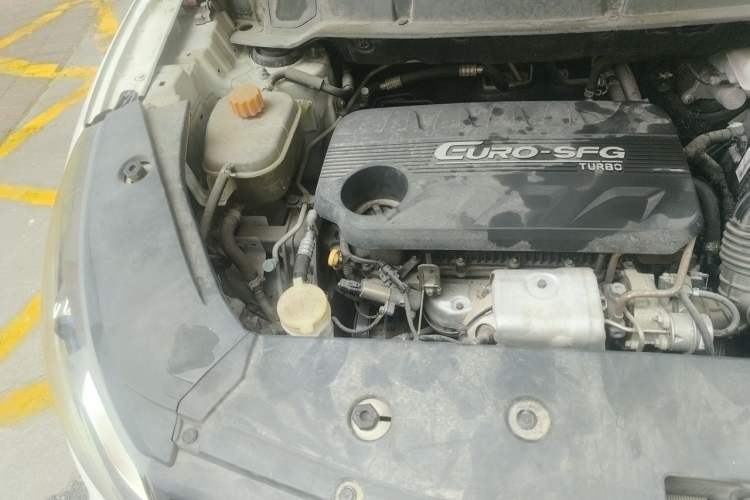 Used Dongfeng Fengon 580 2018 1.5T CVT ZhiShang Version Engine Bay Right