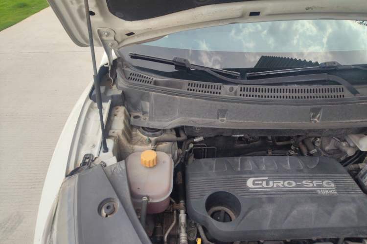 Used Dongfeng Fengon 580 2018 1.5T Manual Luxury Model Engine Bay Right
