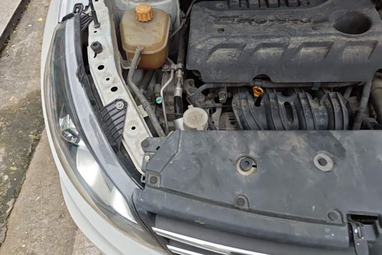 Used Dongfeng Fengon 580 2018 1.8L Manual Comfort Model Engine Bay Right