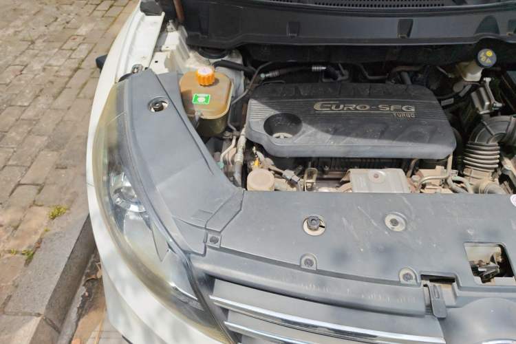Used Dongfeng Fengon 580 2018 1.5T Manual Luxury Model Engine Bay Right