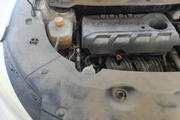 Used Dongfeng Fengon 580 2018 Revised Version 1.8L Manual Comfort Edition Engine Bay Right