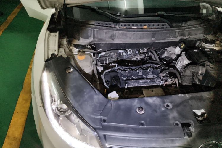 Used Dongfeng Fengon 580 2018 1.5T Manual Luxury Model Engine Bay Right