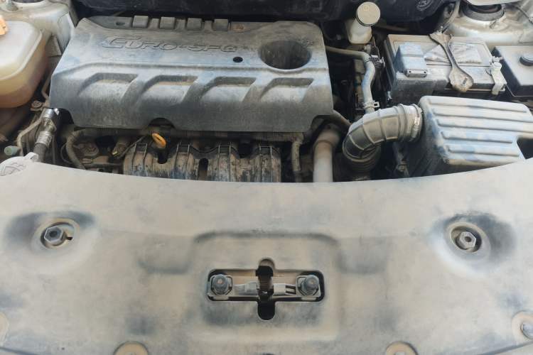 Used Dongfeng Fengon 580 2018 Revised Version 1.8L Manual Comfort Edition Engine Bay