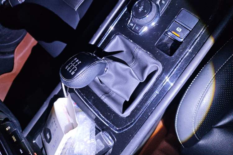 Used Dongfeng Fengon 580 2018 1.5T Manual Luxury Model Gear Lever