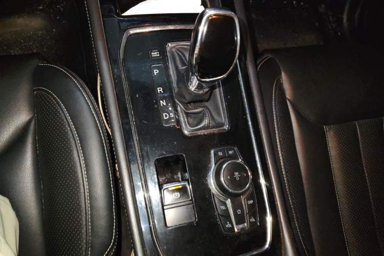 Used Dongfeng Fengon 580 2018 1.5T CVT Luxury Model Gear Lever