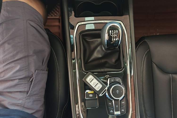 Used Dongfeng Fengon 580 2018 1.5T Manual Luxury Model Gear Lever
