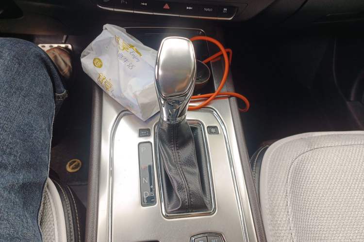 Used Dongfeng Fengon 580 2018 1.5T CVT Smart Connectivity Version Gear Lever