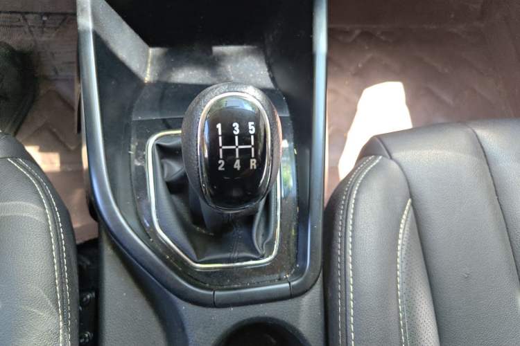 Used Dongfeng Fengon 580 2018 Revised Version 1.8L Manual Comfort Edition Gear Lever