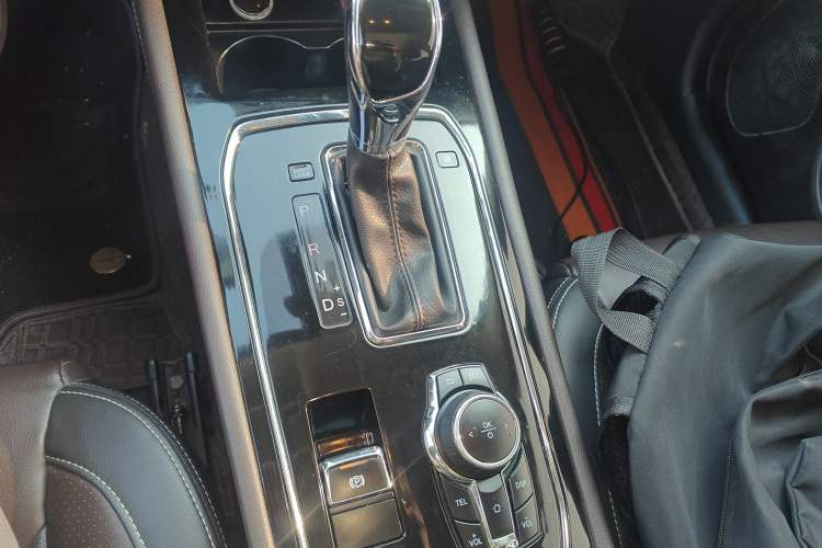 Used Dongfeng Fengon 580 2018 1.5T CVT Smart Connectivity Version Gear Lever