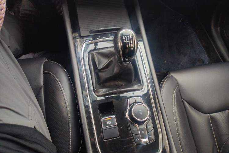 Used Dongfeng Fengon 580 2018 1.5T Manual Luxury Model Gear Lever