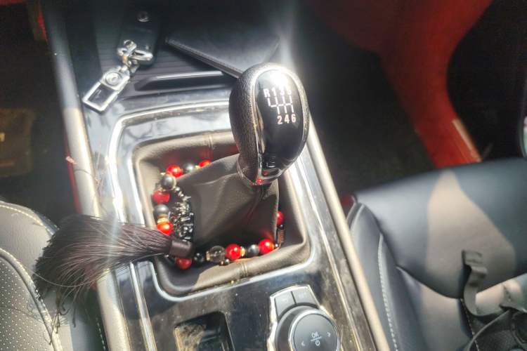Used Dongfeng Fengon 580 2018 Revised Version 1.5T Manual Luxury Edition Gear Lever