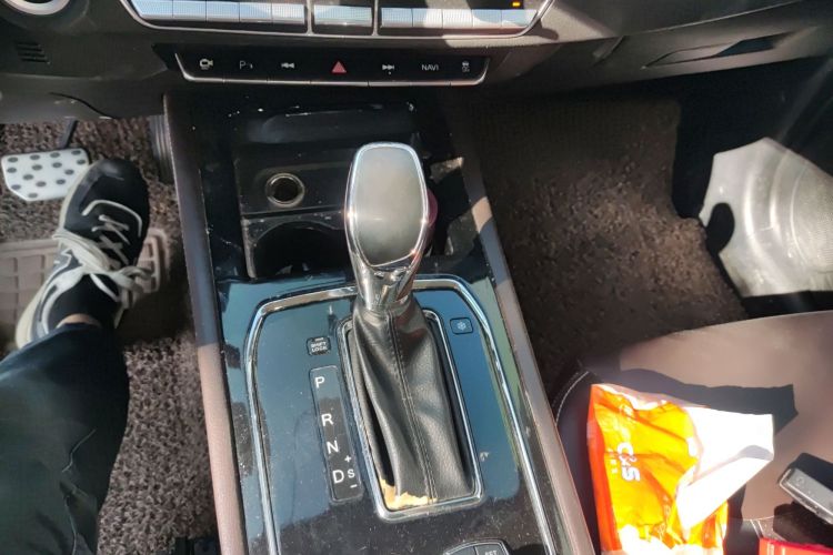 Used Dongfeng Fengon 580 2018 1.5T CVT Smart Connectivity Version Gear Lever